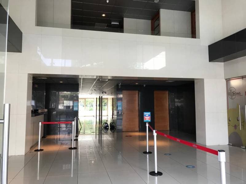 Lobby de acceso del edificio en Almirante Pastene 185
